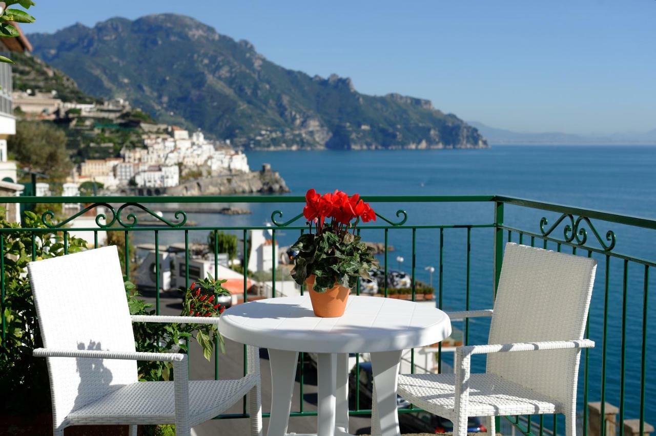 Amalfi Blue Flowers A المظهر الخارجي الصورة