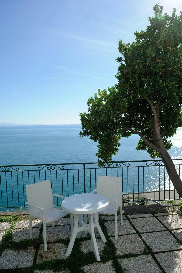 Amalfi Blue Flowers A المظهر الخارجي الصورة